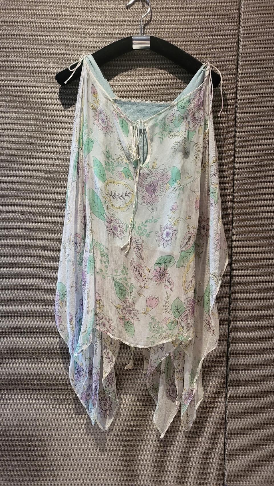 수입 쉬폰 소재 나시 블라우스