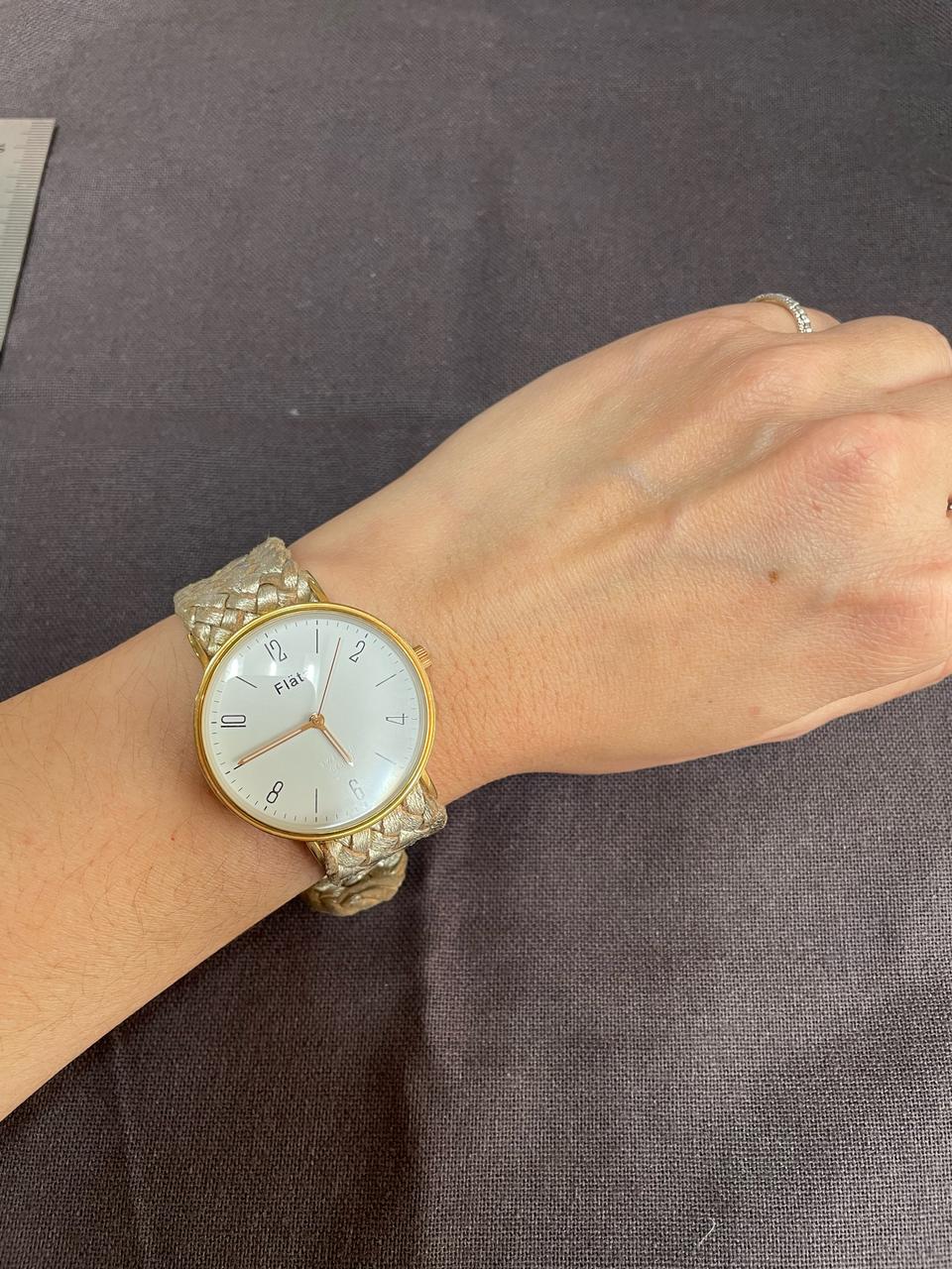 쁠레아따 손목시계 (빨간염소)