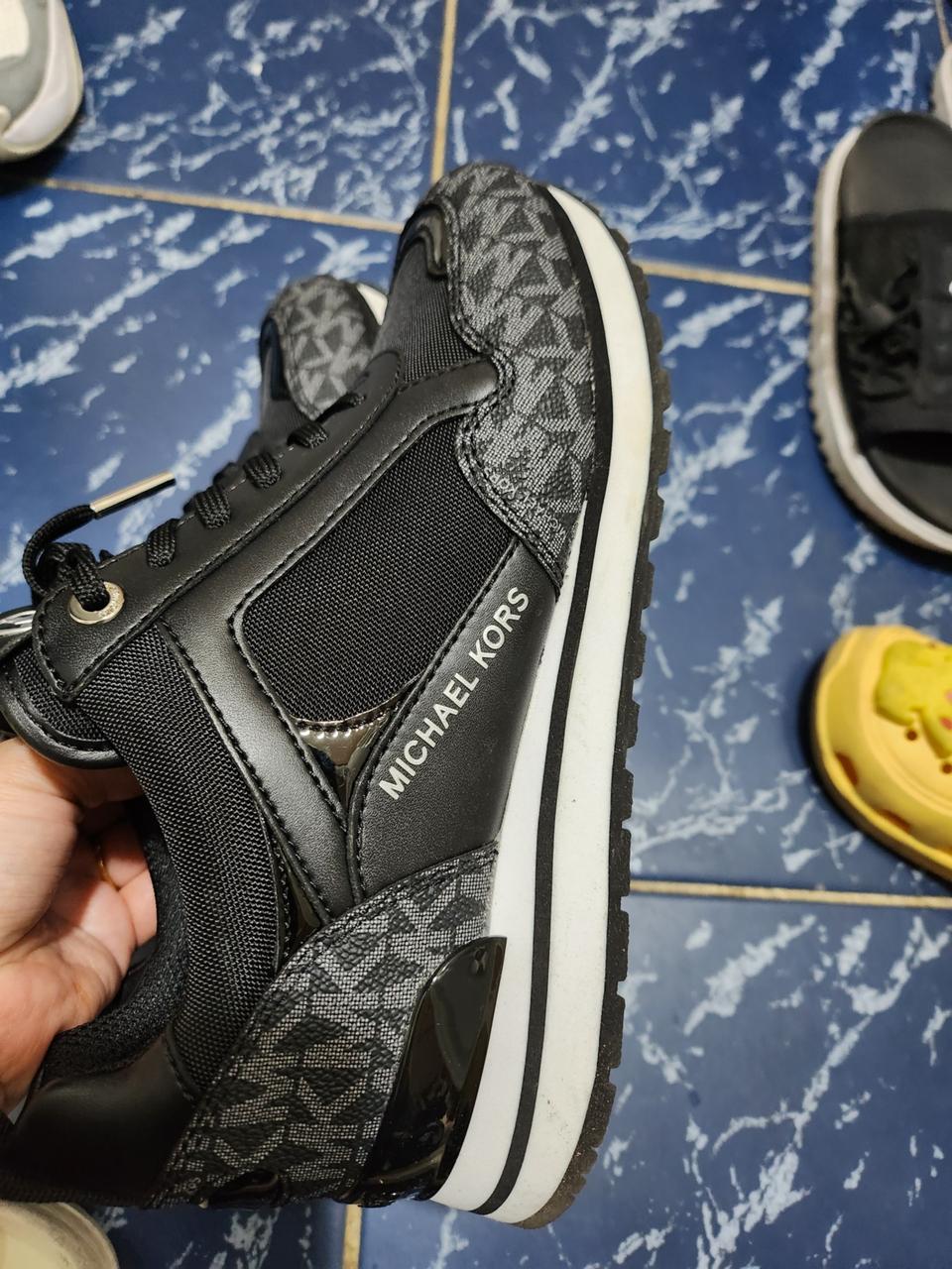 마이클코어스 신발