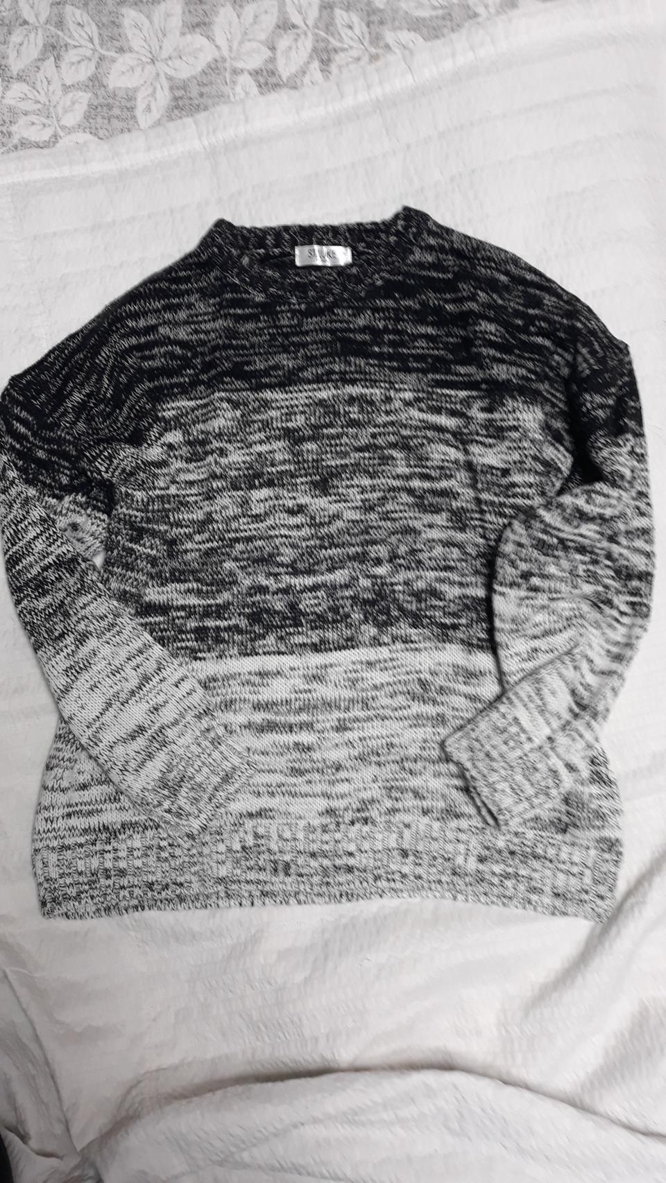 니트 판매합니다.