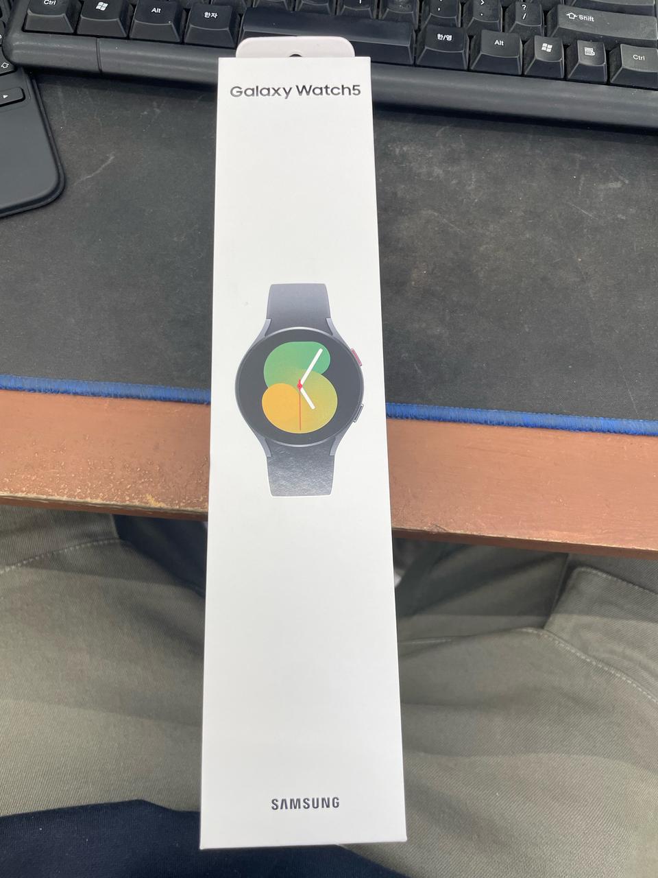 갤럭시 워치5 R905/R900 블랙 미개봉40mm 팝니다