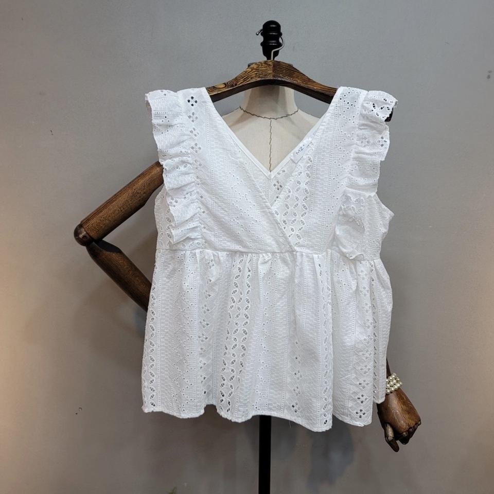 펀칭 나시 블라우스