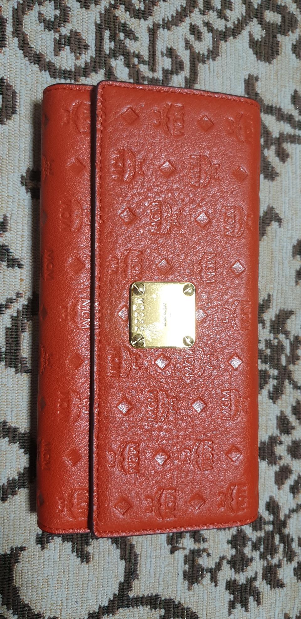 mcm 장지갑 코럴색상 거의새상품