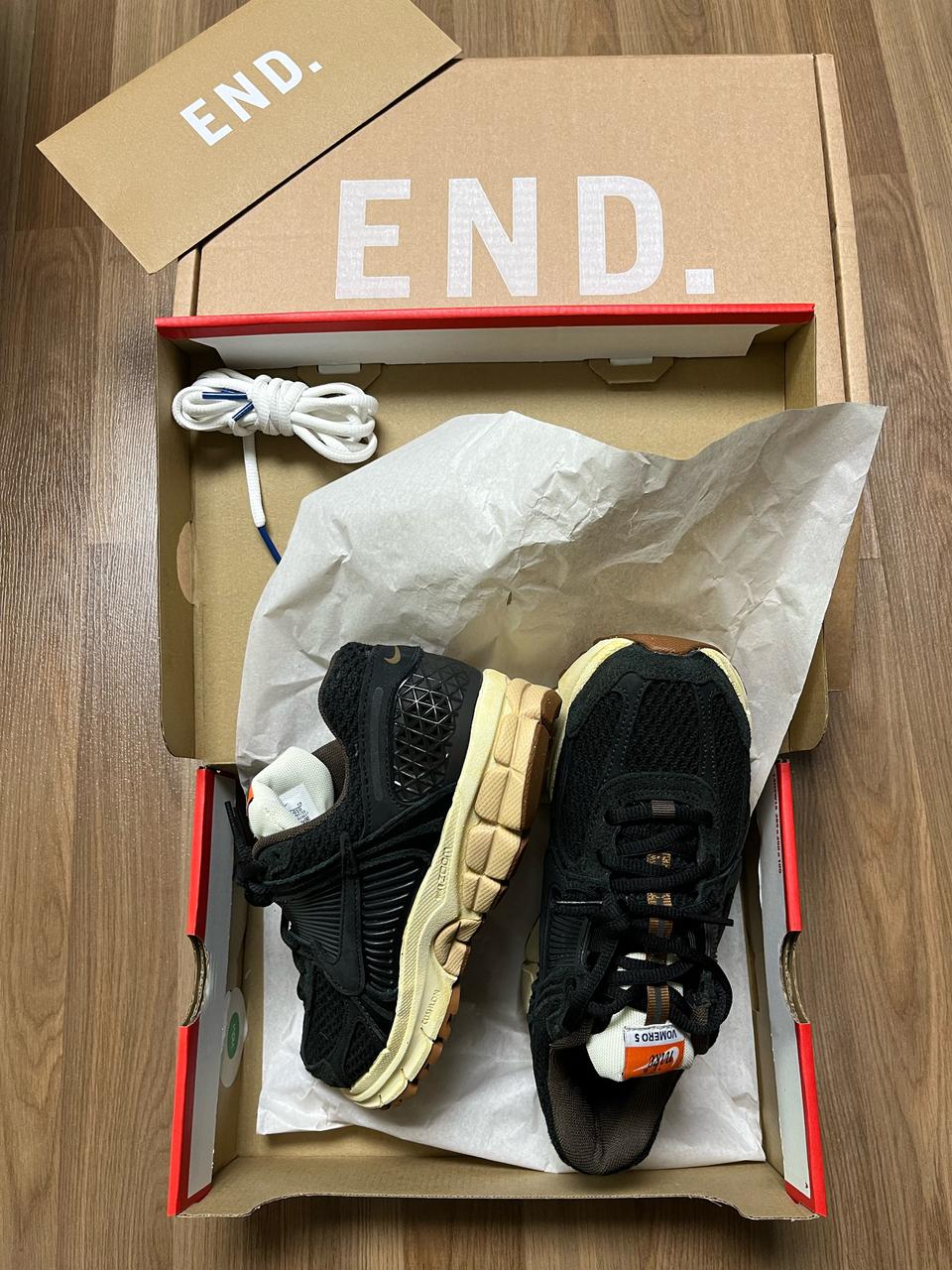 나이키 줌보메로 5 블랙 코코넛 END 새제품