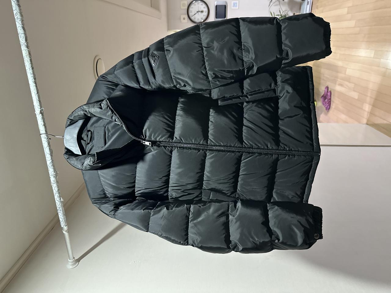 [54] 프라다 구스다운 숏패딩 블랙 SGY091