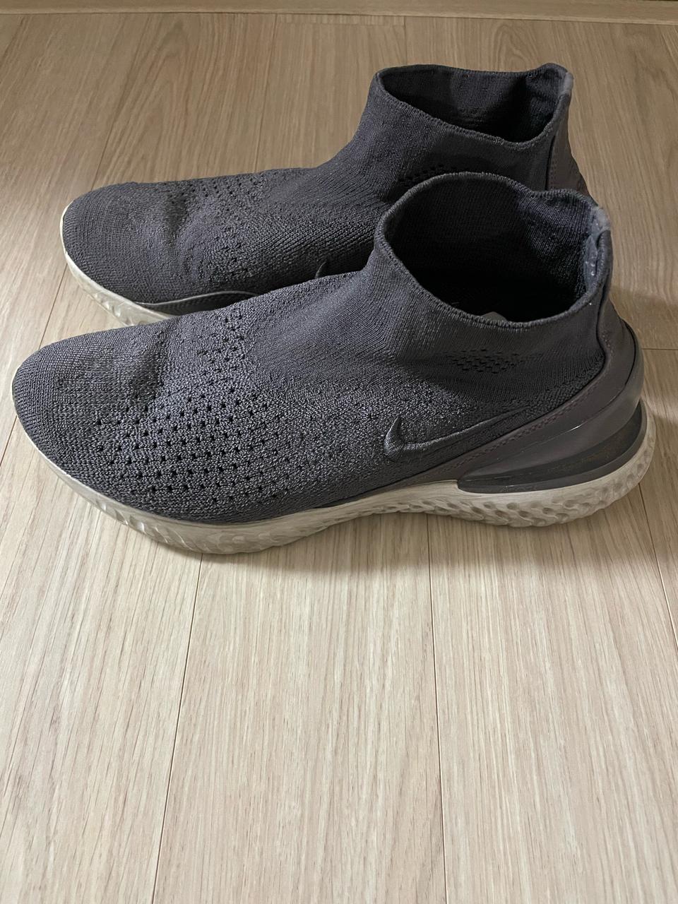 나이키 라이즈 리액트 플라이니트