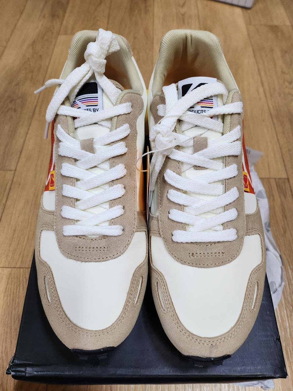 이사로 급처분중*코닥 스니커즈