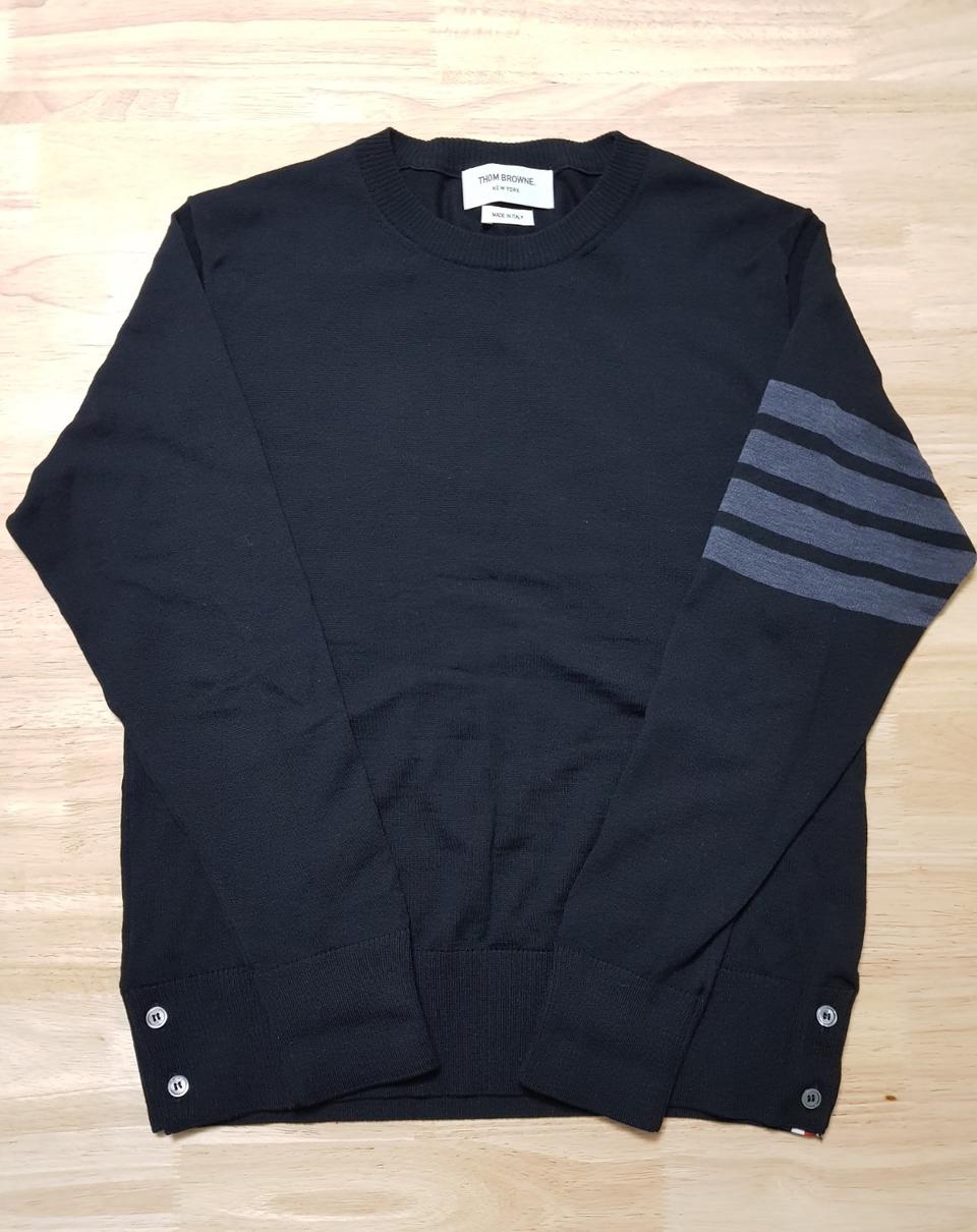 톰브라운 메리노울 니트 MKA002B 00014 001 백화점판