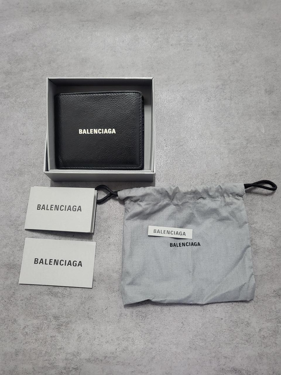 발렌시아가 반지갑