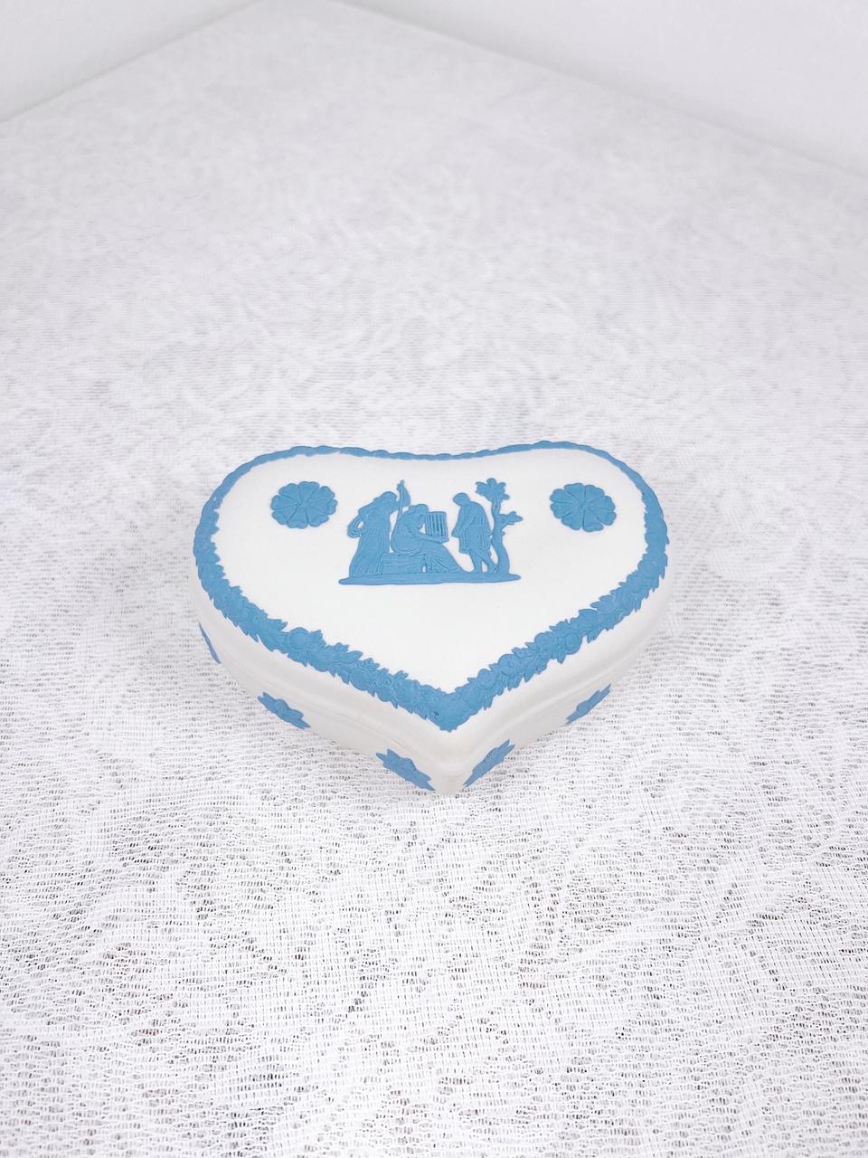 [영국엔틱] 웨지우드 제스퍼웨어 빅 하트 트링켓박스 보석함_ 화이트