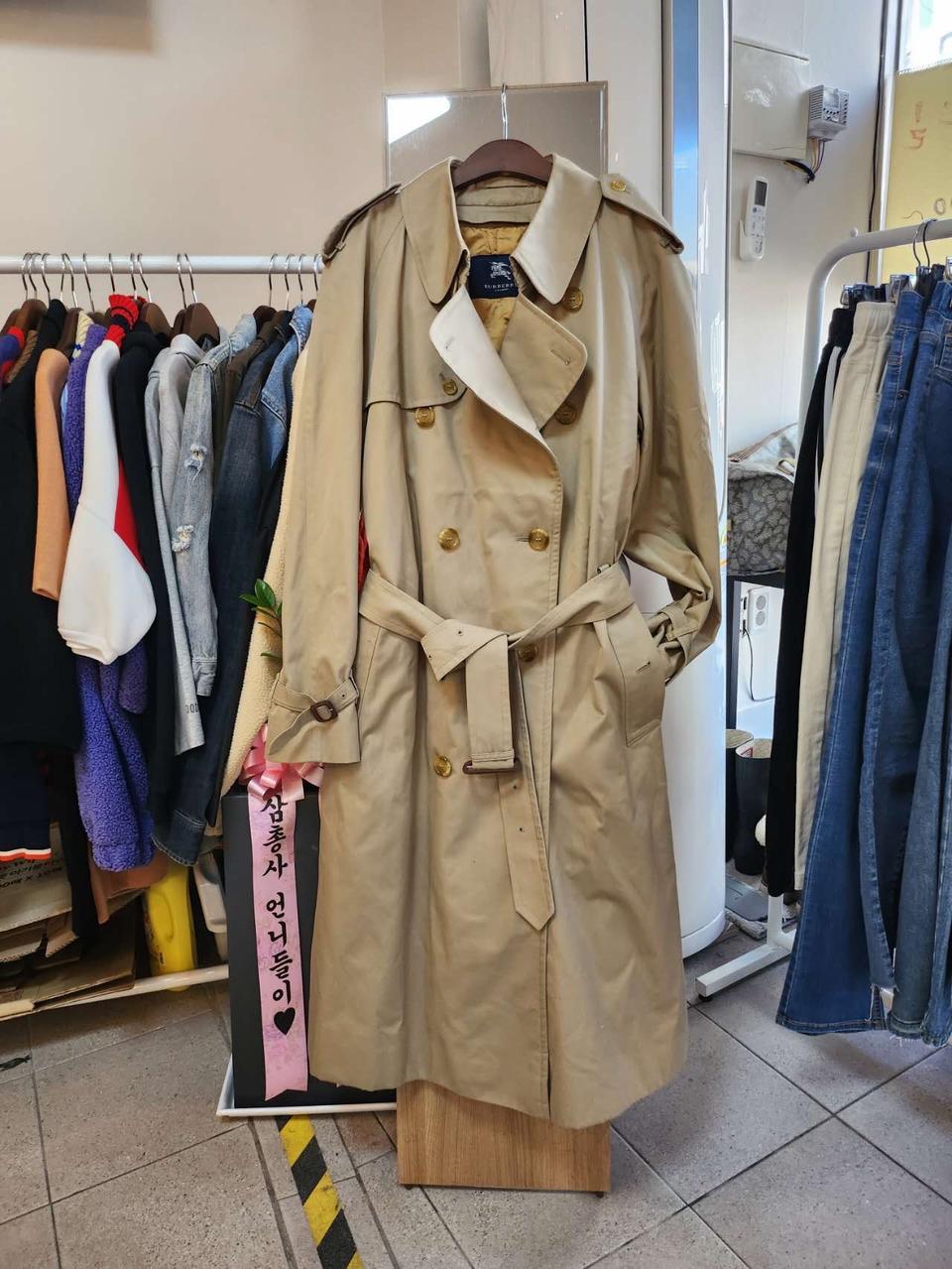 정품 버버리 코트 105 남녀공용 가슴단면60 길이120