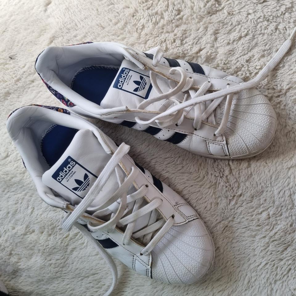 아디다스 슈퍼스타 플라워