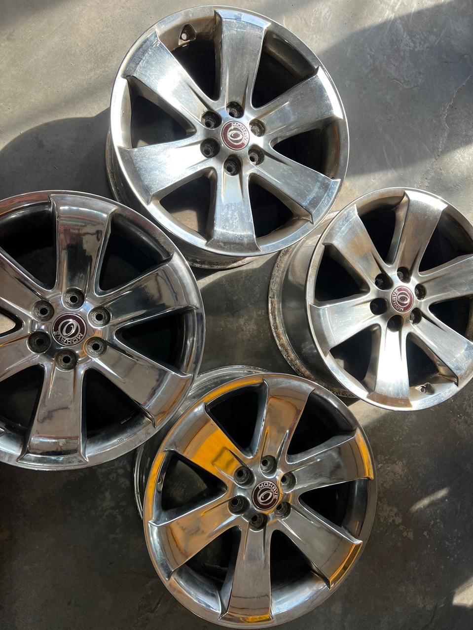18인치 모하비 순정휠타이어 1대분 판매합니다  
