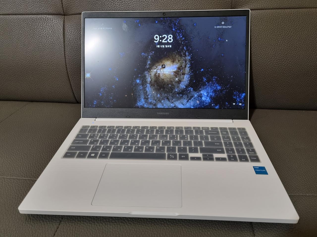 삼성 노트북 플러스2 화이트 색상 판매합니다! 펜티엄 골드