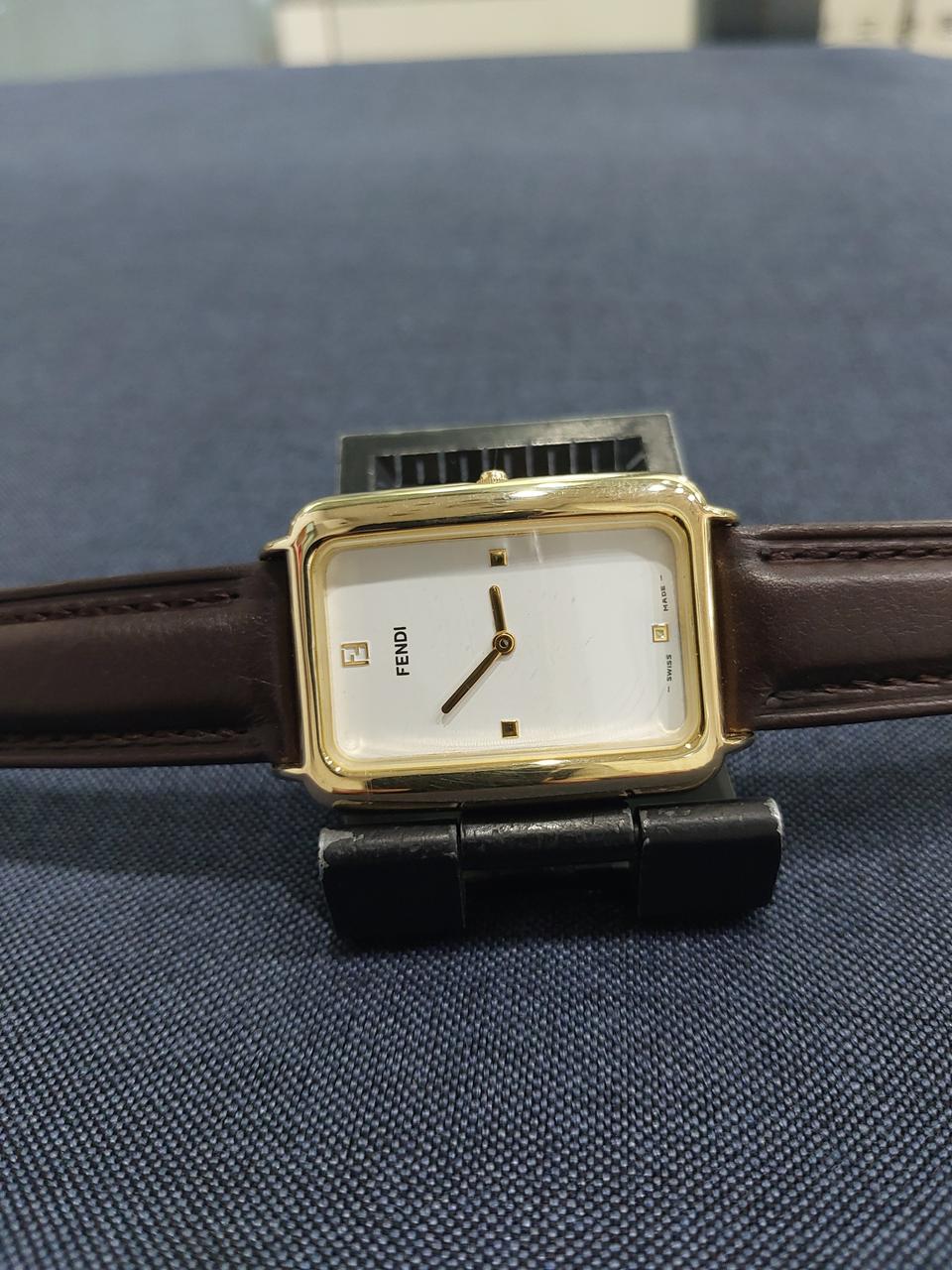 가격내림 펜디 사각 큰시계 -세로 긺. 키다리시계 바나나형