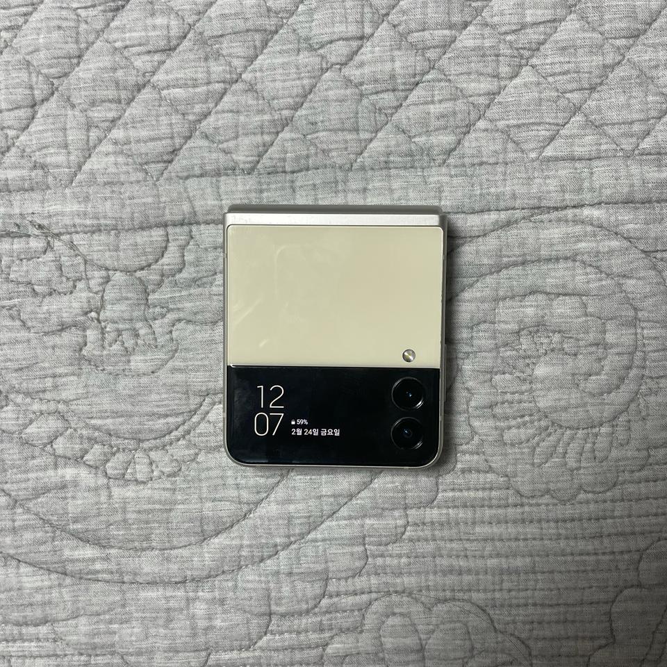 갤럭시 제트플립3 크림 256기가 초급처