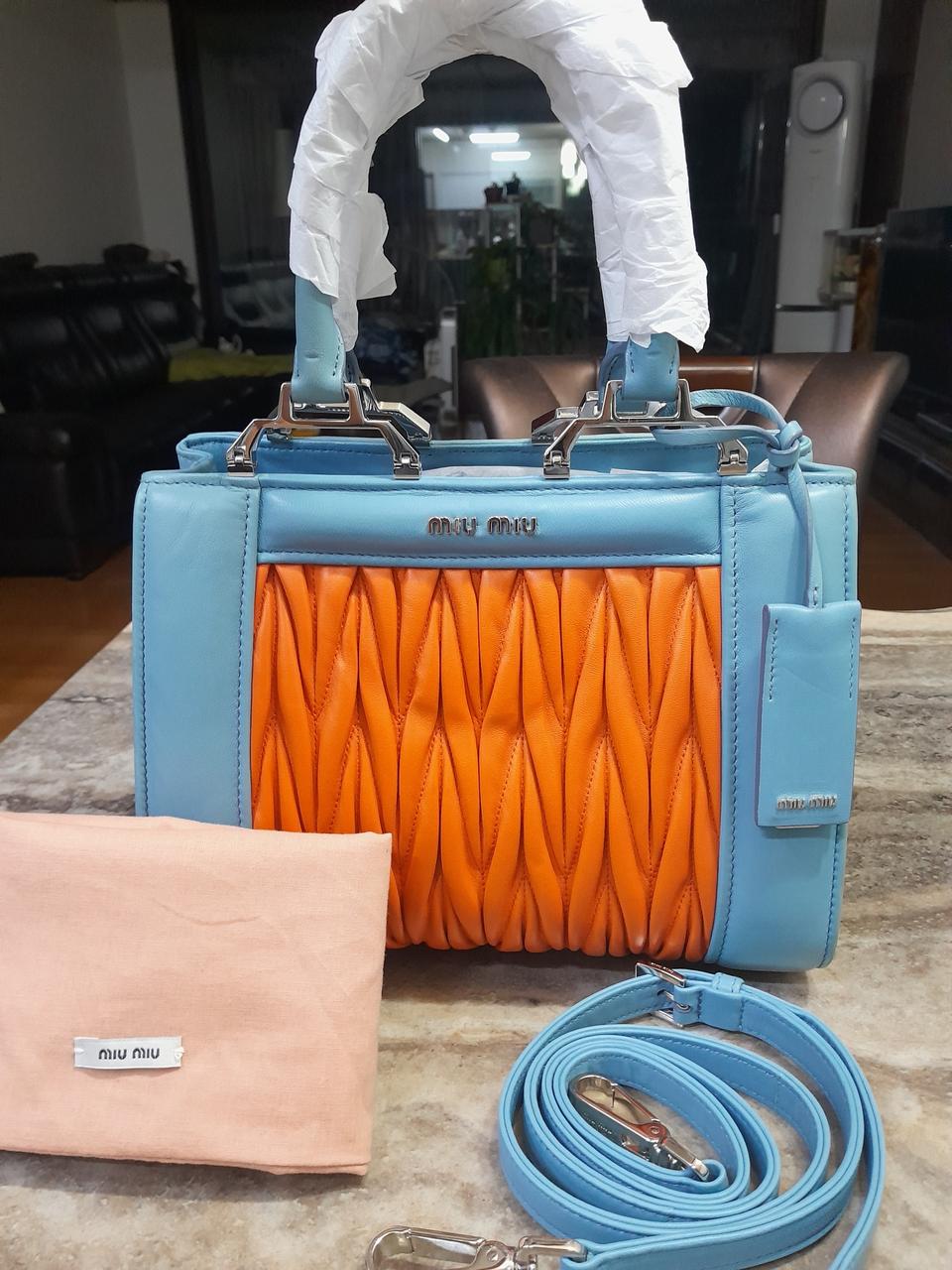 미우미우 더블 핸들 오픈 투웨이 나파 레더 스몰