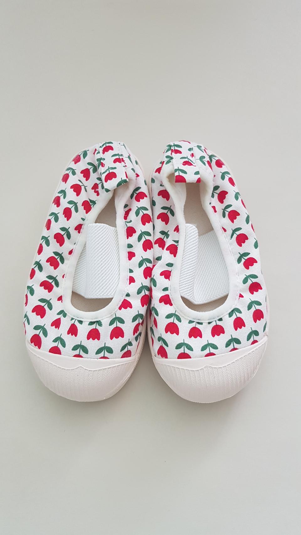 (미착용 새상품)꽃무늬 유아운동화 유아단화 150