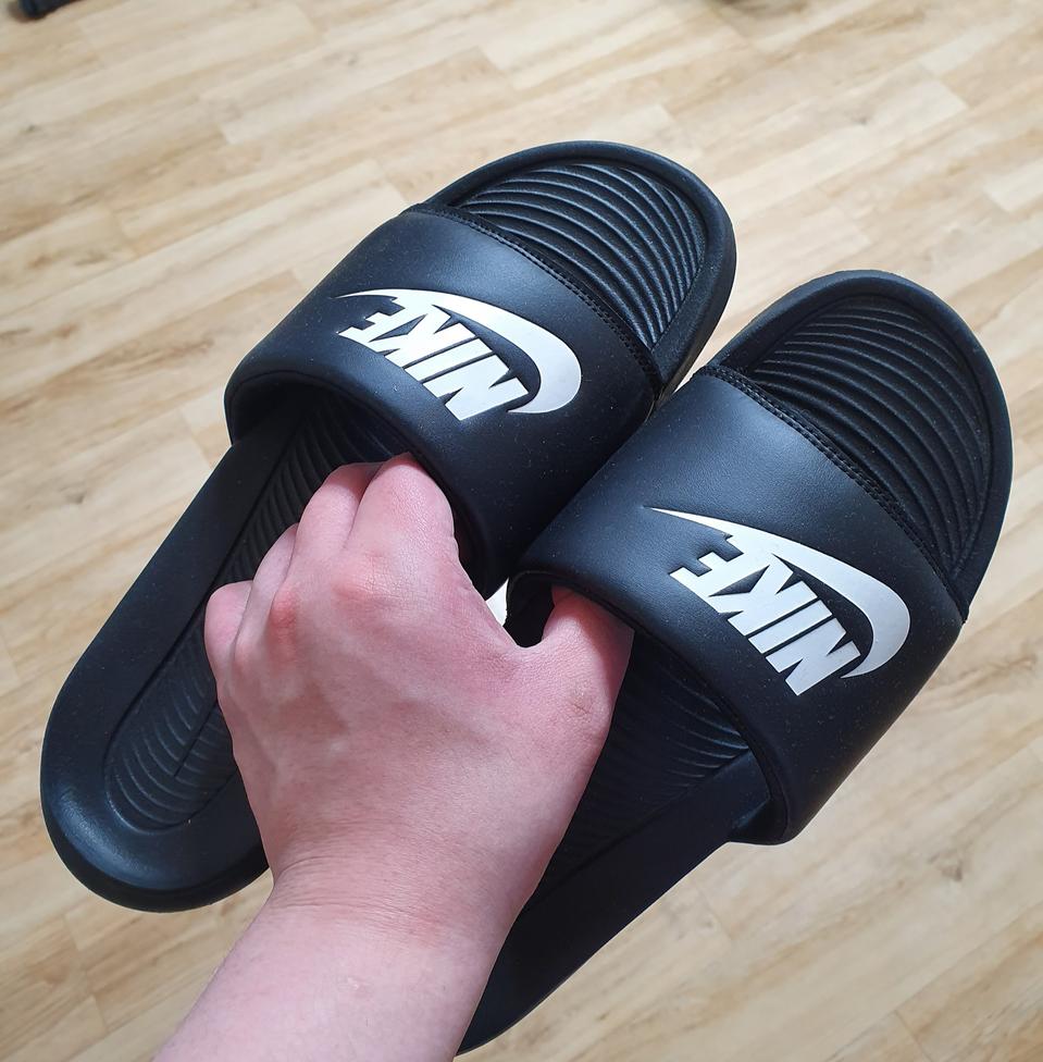 나이키슬리퍼 팝니다