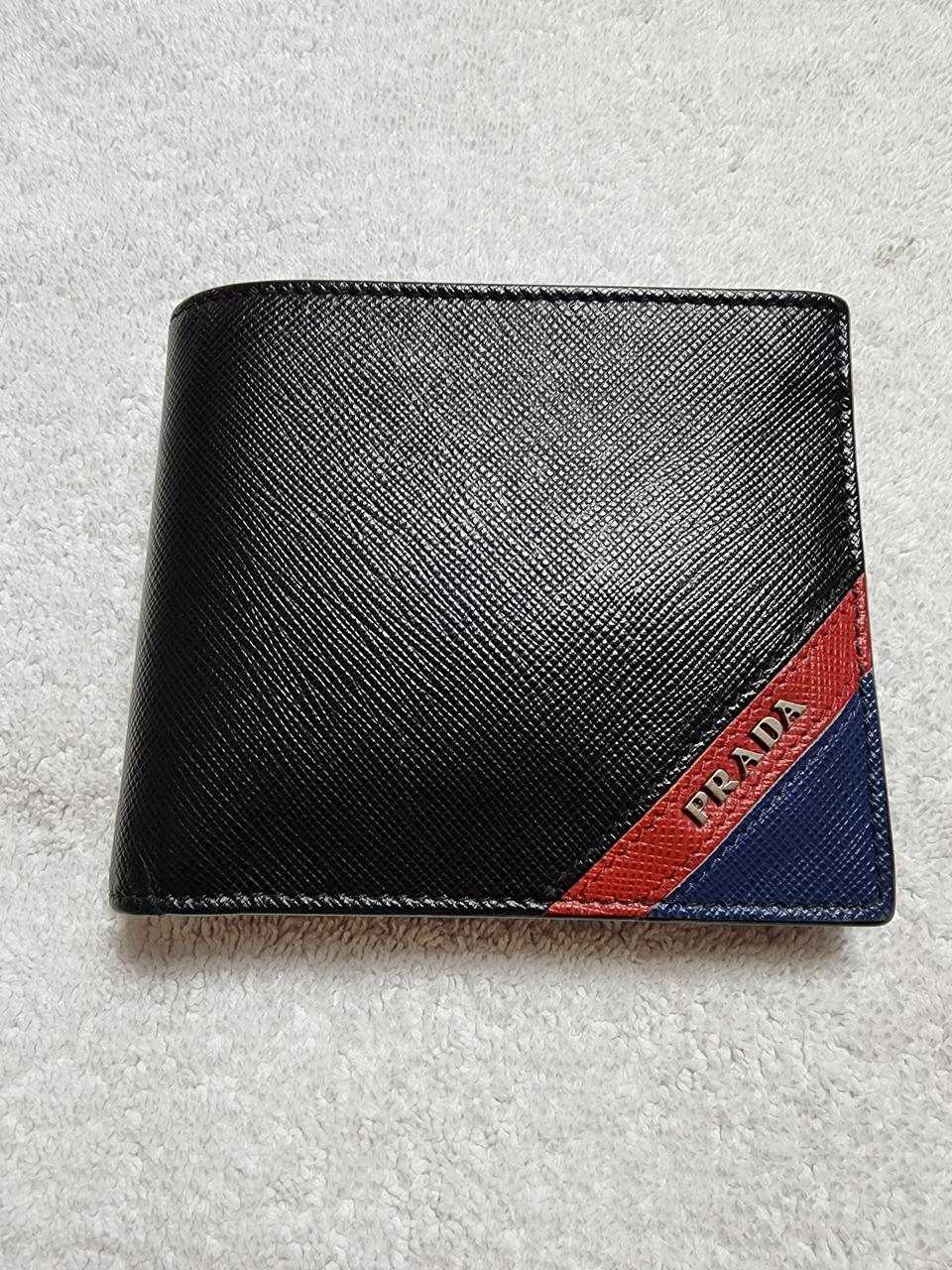 프라다 남성지갑 관리 잘된 지갑입니다 배송해 드려요