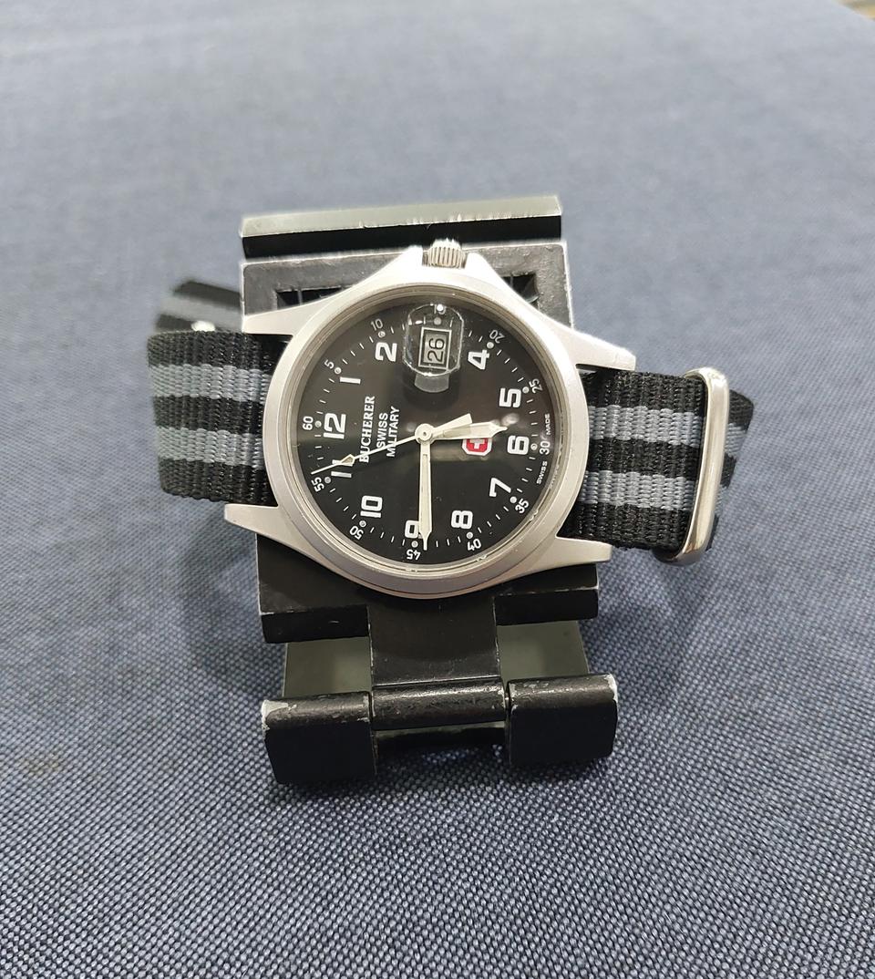 부쉐러 밀리터리 쿼츠 / 스위스아미 콜라보 제품