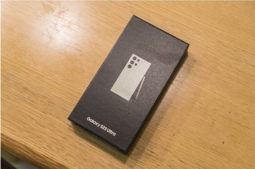 갤럭시s23 울트라 512기가 크림SS급 프레임 초기필름그대로 붙어있는