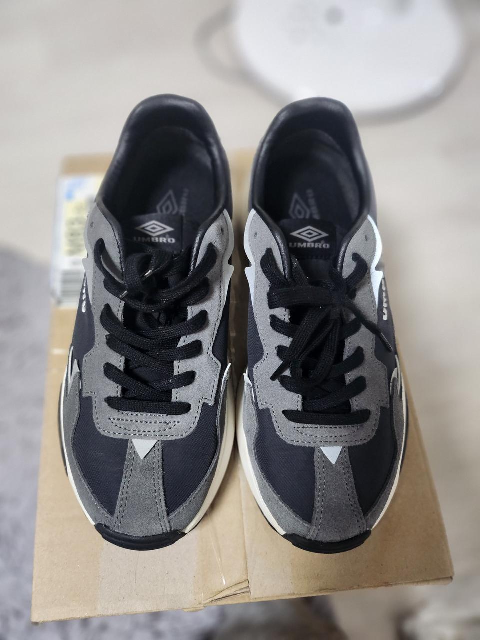 정품 엄브로 운동화