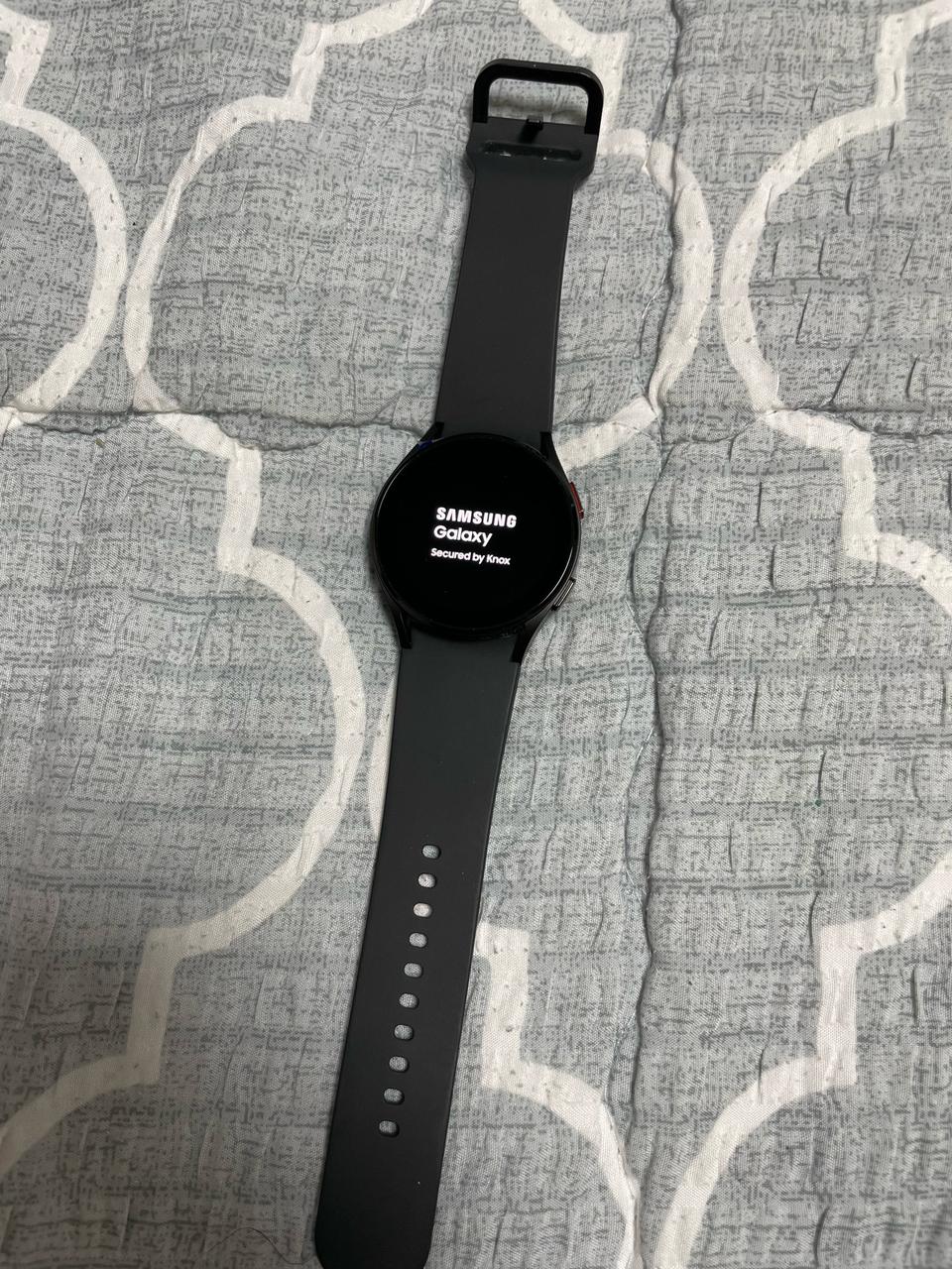 겔럭시워치4 블랙40mm LTE&GPS겸용 판매합니다