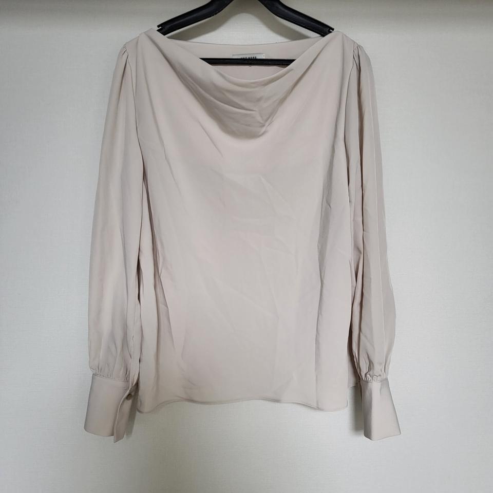베이지 드레이프 블라우스