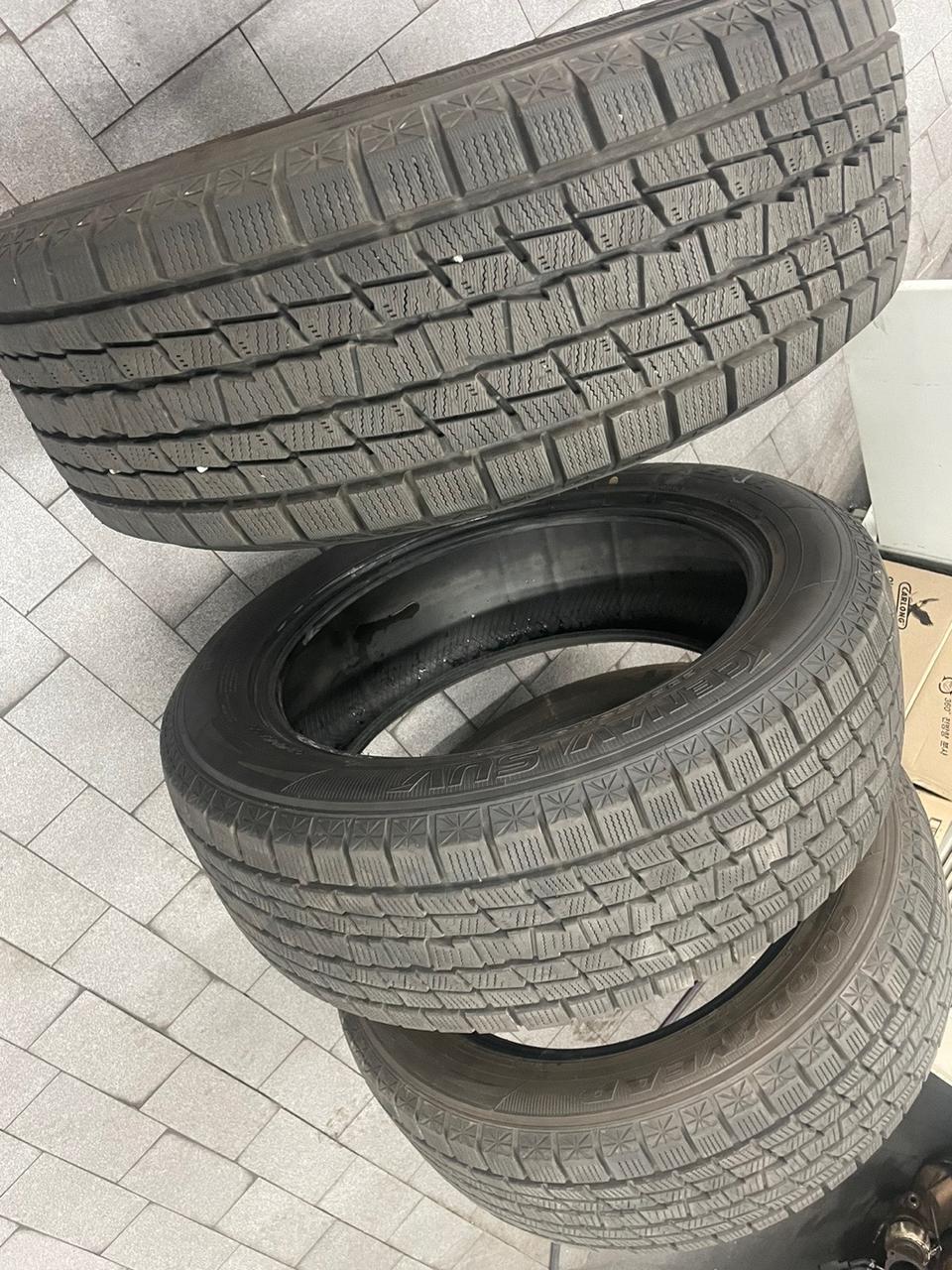 235 55 19 굿이어 윈터 타이어 90%