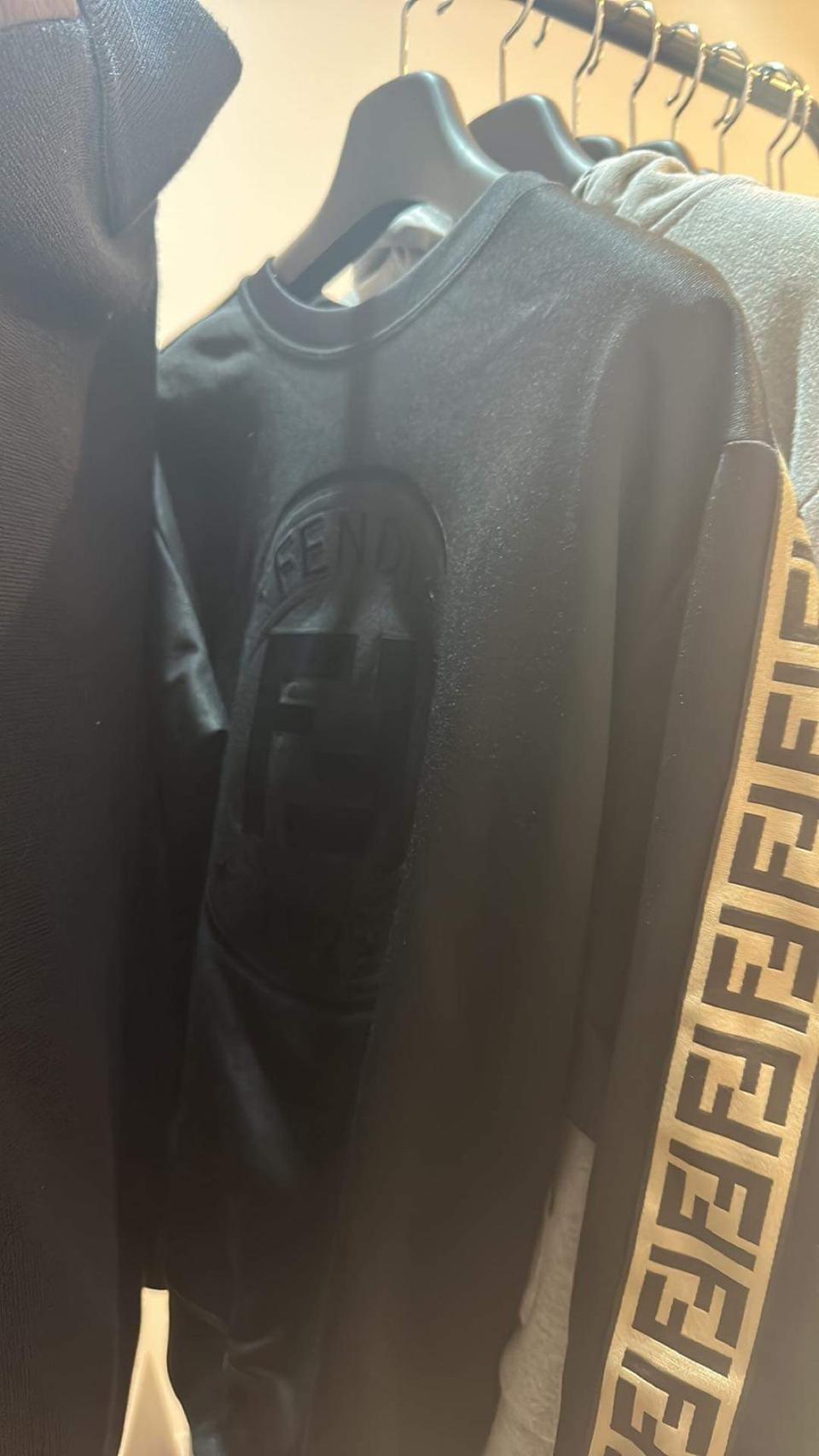 펜디 맨투맨 유일 매물 판매