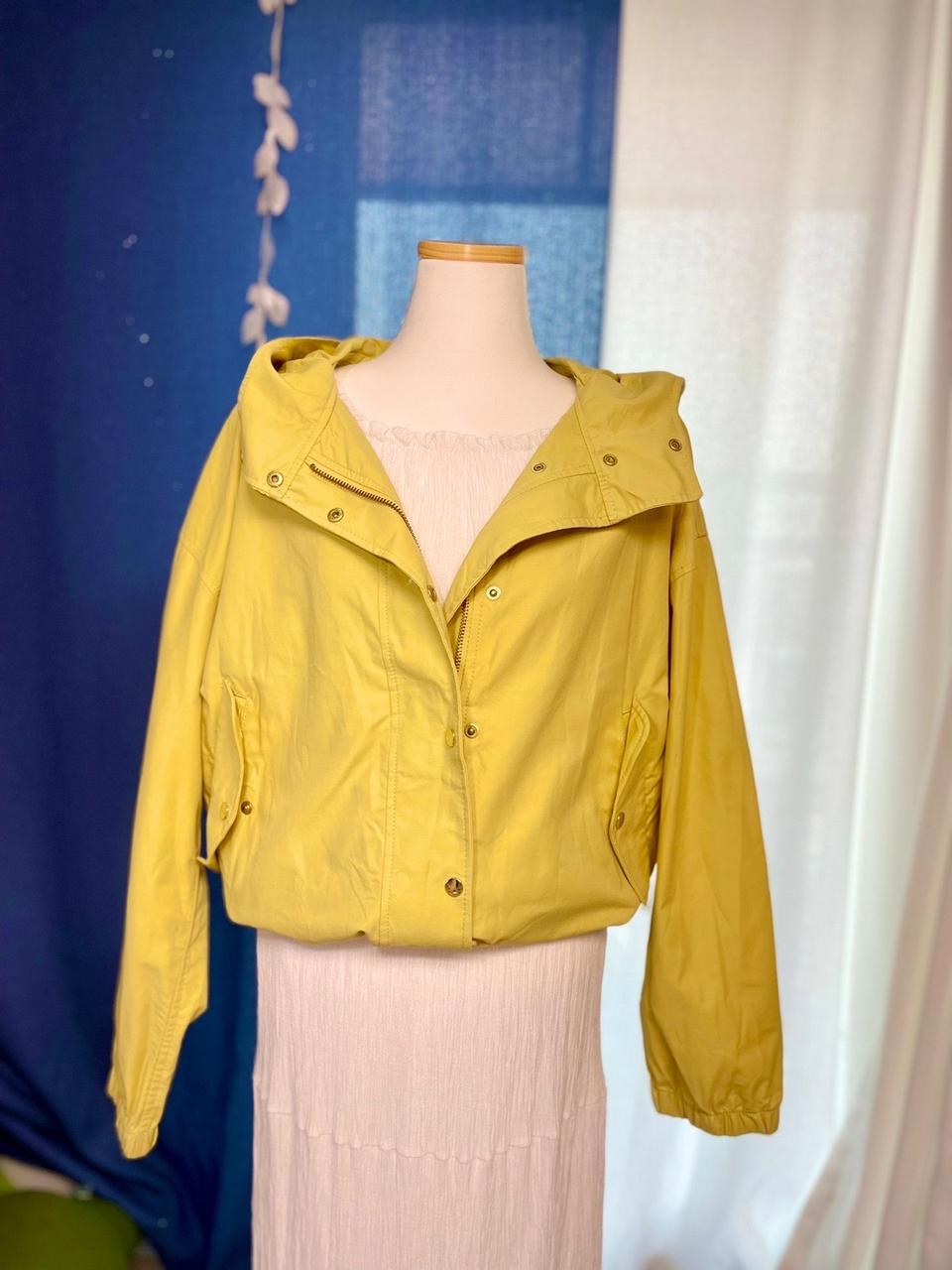 JPN 노란 바람막이