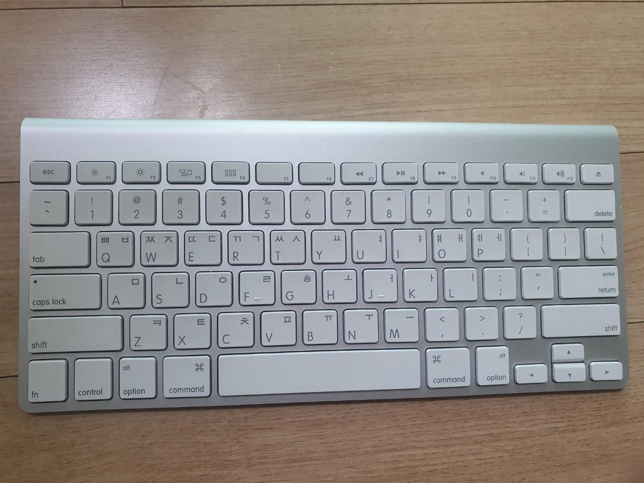 애플 매직 무선 키보드 1세대 A1314 상태좋아요.