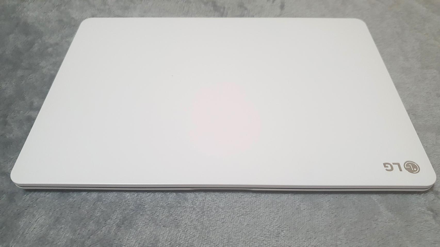 (배송비무료)새거급 울트라 노트북 팝니다.