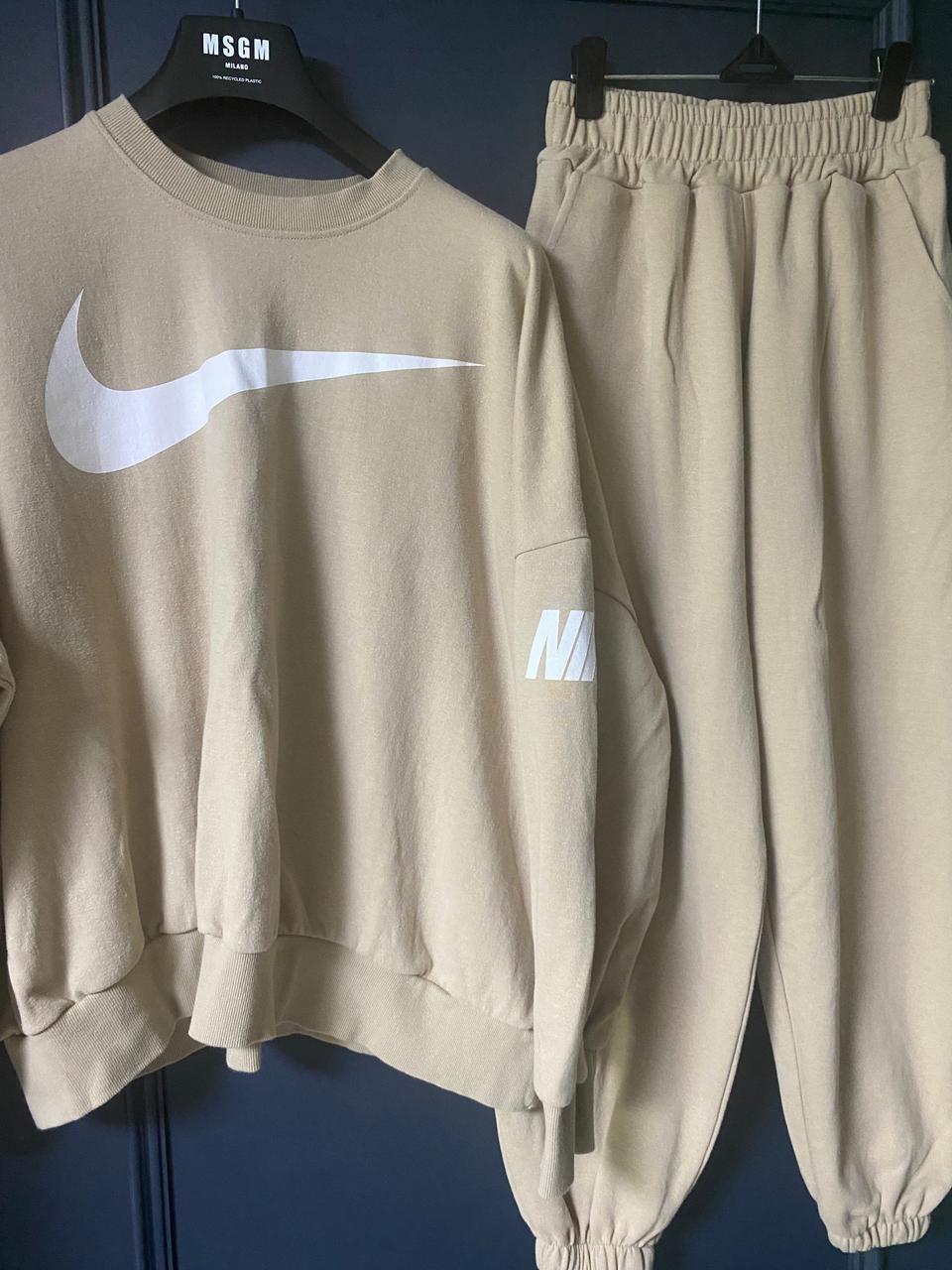 나이키트레이닝. 나이키상하세트.