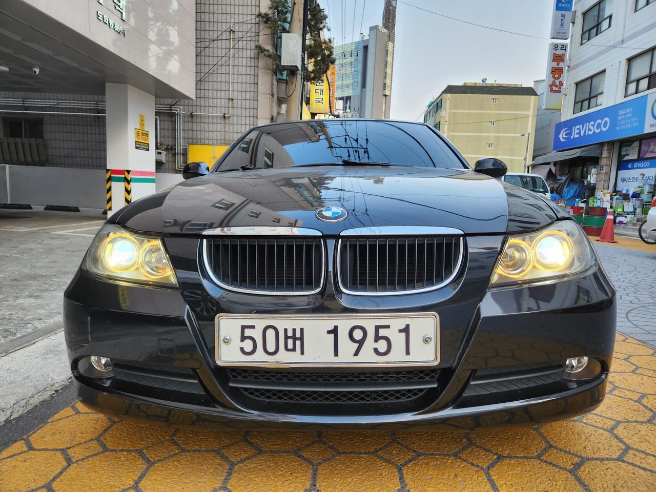 BMW320i