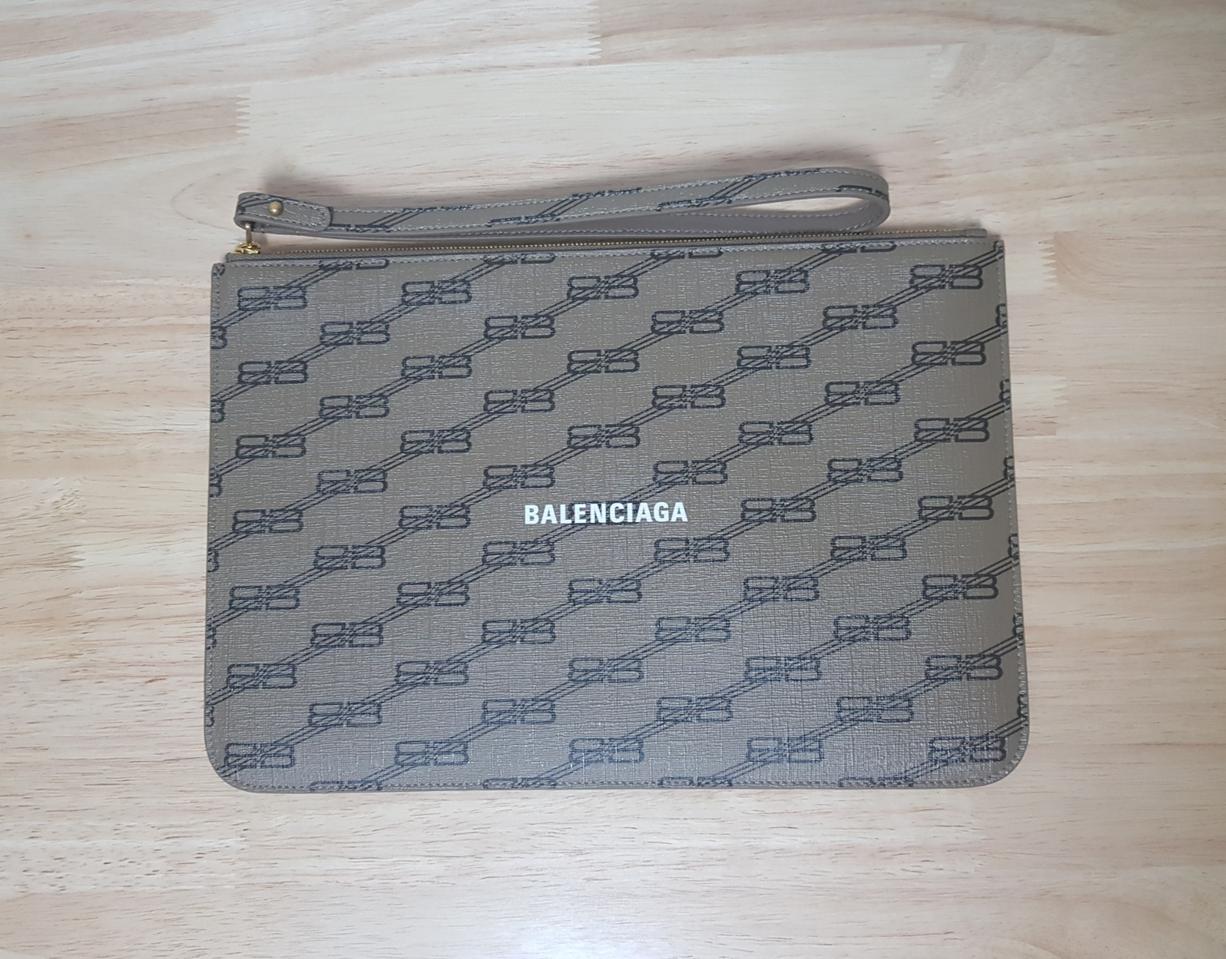 발렌시아가 로고 클러치 702627