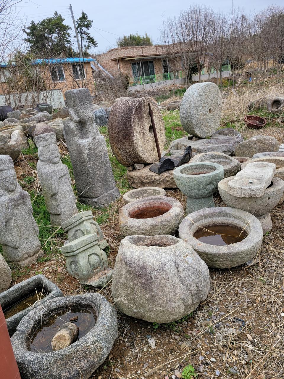 돌절구 학독 멧돌 항아리100개 발동기 조경돌3개 300여점 이상됨 판매