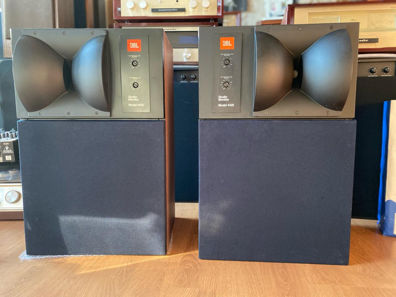 JBL4425