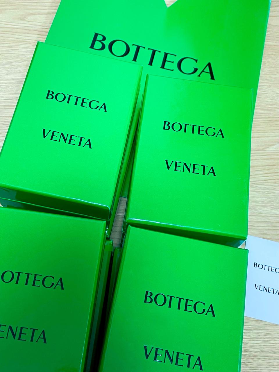 [새상품/당일배송]보테가베네타 박스 팝니다