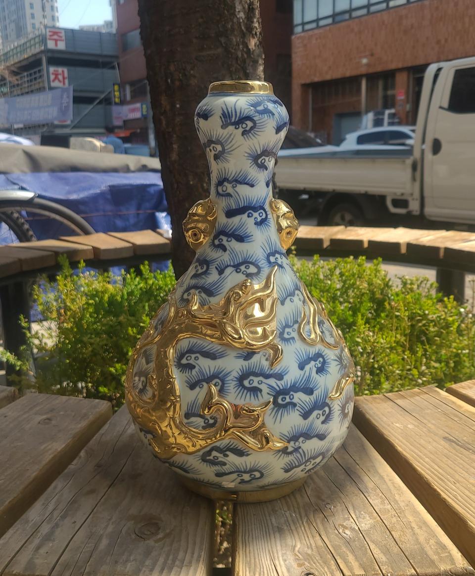 중국도자기 골동품 청화 묘금 양각 양이 도자기 산두병