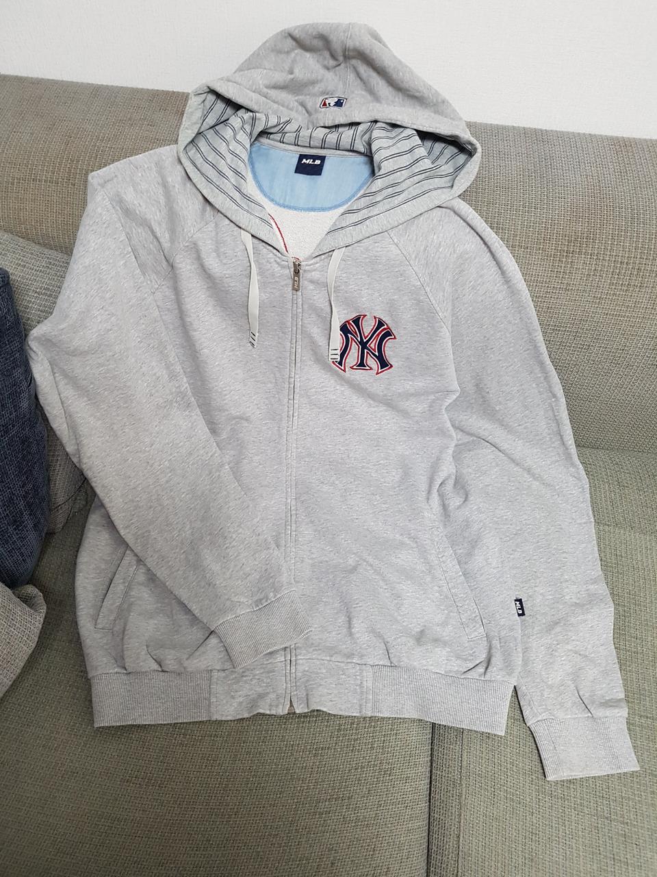 정품!MLB뉴욕양키즈후드집업105사쥬.상태 완전 좋아요.얇은 맨투맨집업