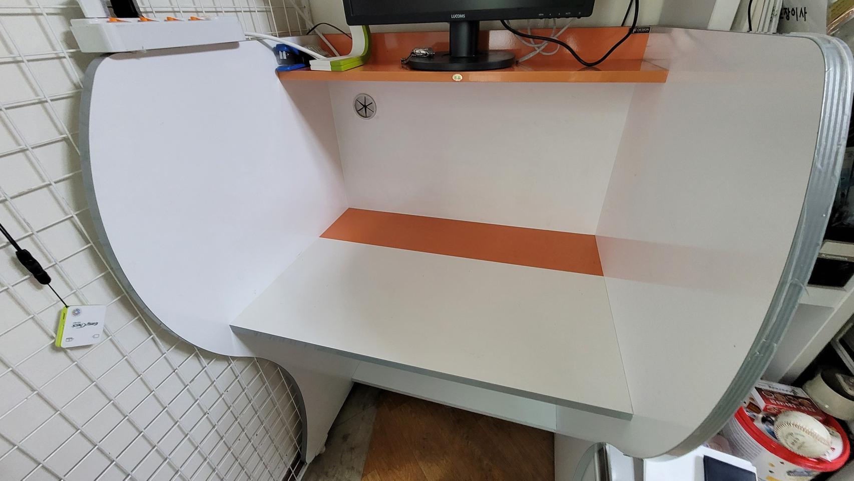 독서실책상과 메시사무용 회전의자