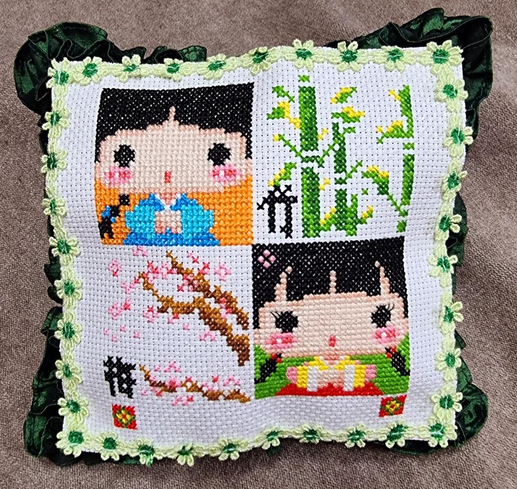 도령과아씨 십자수주차쿠션완성품