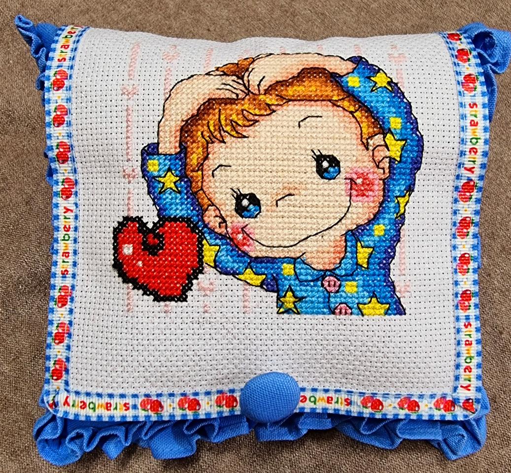 알러뷰ㅡ남  십자수주차쿠션완성품