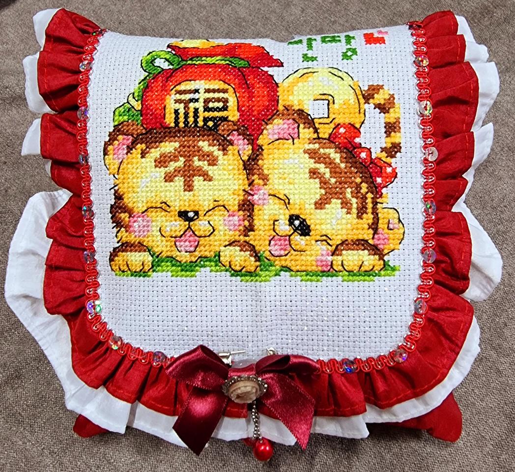 복만땅 십자수주차쿠션완성품