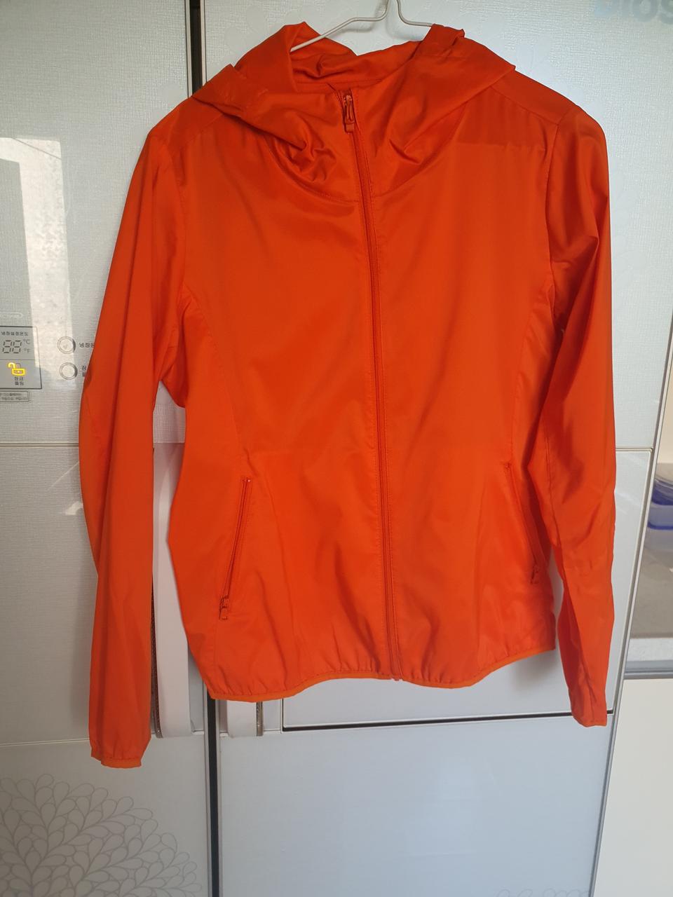 유니클로 바람막이 현대신촌점구매 가격인하