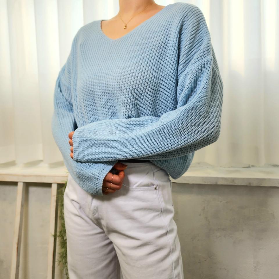 새제품 봄 가을 간절기 브이넥 긴팔 니트 볼륨 루즈핏 소라 블루