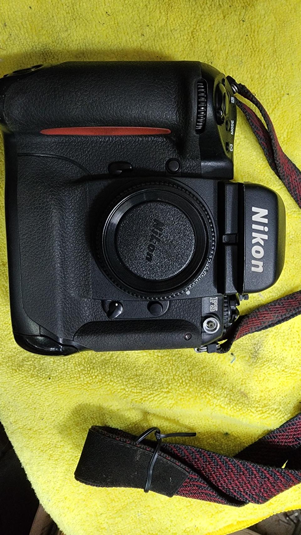 니콘F5 필름카메라 판매합니다