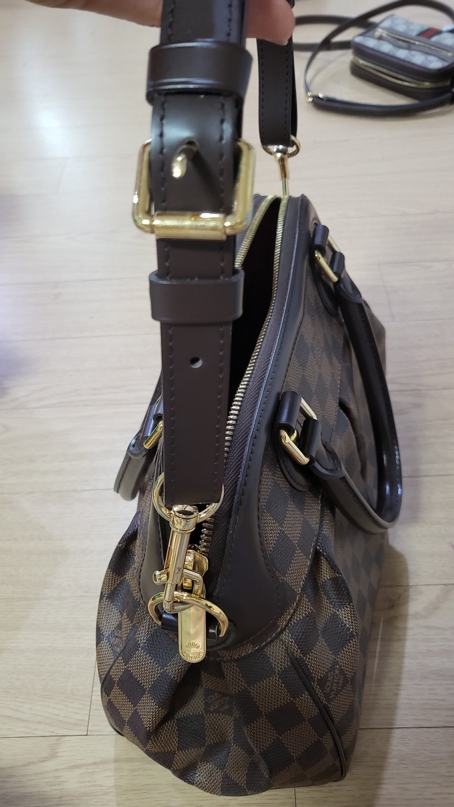 루이비통 정품 트레비 크로스끈포함 특급